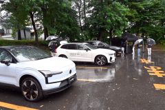 ＥＸ３０（手前）などが並ぶボルボの試乗会（３１日午前１０時２０分ごろ）