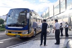 ＪＲ帯広駅に到着したバス