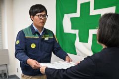 無災害表彰を受ける宮坂建設工業の現場代理人