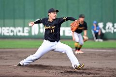 【1回戦・ミスターラック-星原運送・鹿児島】9回を投げぬき2失点と好投した佐藤進太郎投手(7日、須貝拓也撮影)