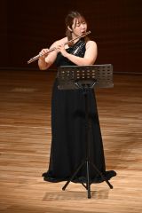 第2部でフルートを演奏する橋本さん