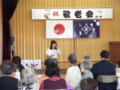 あいさつする和田会長