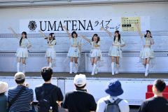 帯広競馬場でライブステージを行った佐賀競馬場のアイドル「UMATENA」のメンバー(金野和彦撮影)