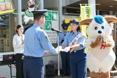 1日署長を嘱託される桑井さん