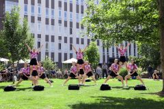 華やかなパフォーマンスで会場を盛り上げた帯広北高チアリーディング部