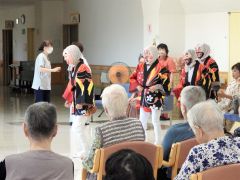 ひょっとこや昭和歌謡を披露　町民有志が町養護老人ホーム訪問　浦幌 3