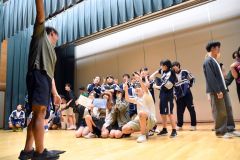 ファッションショーでクラス賞を受賞した2年生