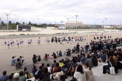 「きつねダンス」中の会場の様子(助川かおる通信員撮影)