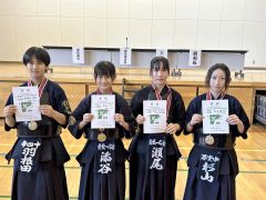女子個人戦入賞者。(左から)羽根田祈里、添谷ここみ、瀨尾咲綺奈、杉山陽菜乃