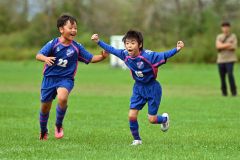 【U9クラスAブロック・オンオールホワイト―音更ユニオン】ゴールを喜ぶ音更ユニオンの選手