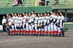 【Aブロック代表決定戦・帯大谷-白樺学園】代表決定戦に勝利し整列する鬼大谷ナイン
