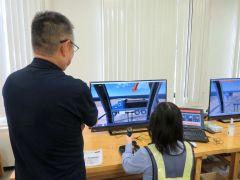 建設業の仕事をVRで体験する生徒