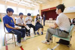 広尾高校生と進路について語り合った広尾中学生
