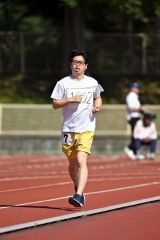 【男子1500メートル】最後の直線を走る梶浦雄平さん(金野和彦撮影)