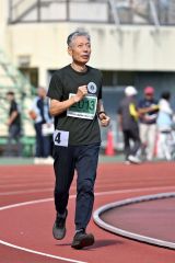 【男子1500メートル】完走した鈴木英晴さん(金野和彦撮影)