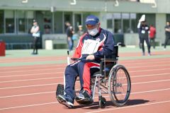 【男子50メートル】ゴールを目指す太田明さん(金野和彦撮影)