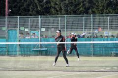 【女子ダブルス・準々決勝】丁寧なテニスで8強入りを果たした大場実羽(奥、2年)・平松あすか組(同)