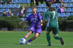 【1回戦・帯大谷―旭川南・稚内】前半、チーム3点目のゴールを決める帯大谷の新宮愛歌(奥)