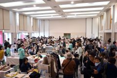 大勢の来場者でにぎわうママナビフェスタ2024(5日、音更町総合福祉センター)