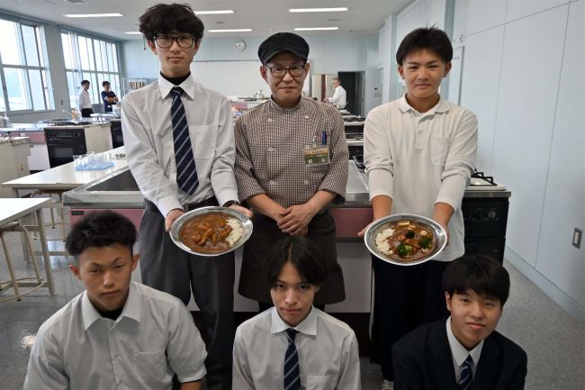 インデアンカレーと音更高校コラボ　「ブロッコリーホタテカレー」１６、１７日に試験販売