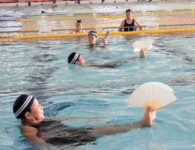 全国優勝の向井流水法会が14日に泳法公開、体験も