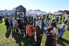 目当てのあんパンを求めようとオープン前には長蛇の列ができた2