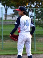 【第1試合・富良野ガールズニングルス―とかちスマイルレインボー】先発した砂田は三回まで被安打3、無失点の好投をみせた