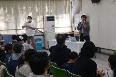 「はやぶさ2」について子どもたちからの質問に答えた三桝氏