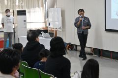 「はやぶさ2」について子どもたちからの質問に答えた三桝氏