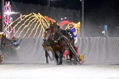 ナナカマド賞を制した(8)キョウエイエースと菊池騎手