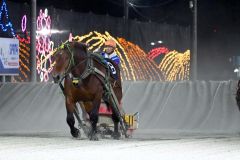 ナナカマド賞を制した(8)キョウエイエースと菊池騎手