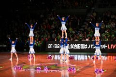 パフォーマンスを披露する帯北高チアリーディング部のメンバー(金野和彦撮影)