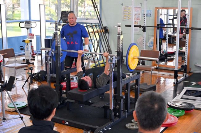 第1回ノーギアパワーリフティング選手権大会、13人参加