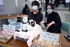 科学ゼミによる分身ロボット「OriHime」体験ブース