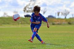 【決勝・音更ユニオンSC―開西つつじが丘Jr.FC】コーナーキックを放つ音更の村瀬凌大