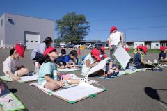 消防車の絵描きに挑戦 足寄小児童 3