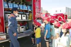 消防車の絵描きに挑戦 足寄小児童 5