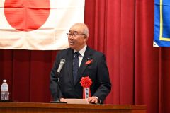 祝辞を述べる横山議長