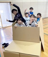 本別中央小で一日防災学校 段ボールベッド作製や大雨の危険性など学ぶ 6