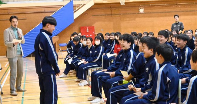 ほめて励まして自信アップ 翔陽中が「笑顔ワークショップ」