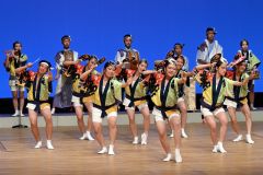 迫力のある踊りを披露した帯広平原連・エクラ合同連(27日、須貝拓也撮影)