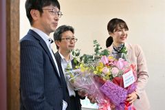 「3期目に重責、気を引き締める」 衆院選道11区勝利の石川氏 5