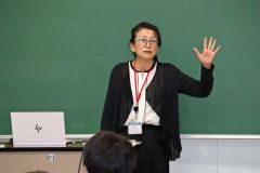 講話する大渕さん