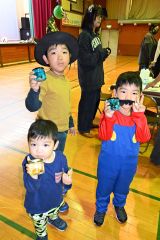 ハロウィンパーティーにぎやかに 池田高校生有志が旧利別小で開催 5