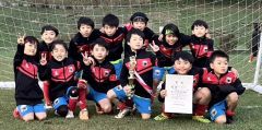 ２年生の部優勝のアッカムイとかちフットボールクラブ