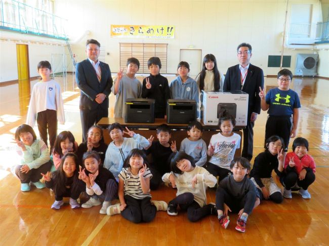 「たくさん使ってたくさん勉強するよ」 上更別小にプリンター寄贈 どんちゃんLC会