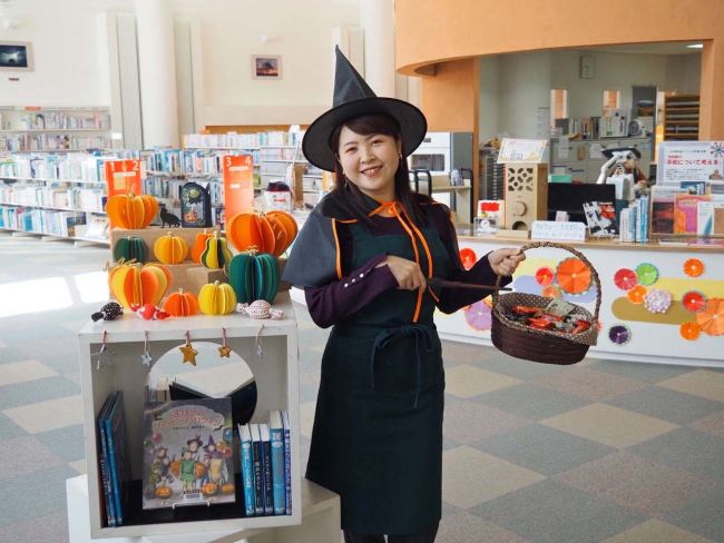 図書館でハロウィーン企画 豊頃