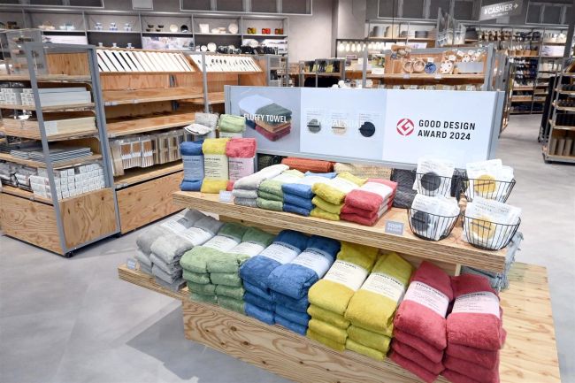 道内初 ダイソー稲田店が3ブランド複合店にリニューアル