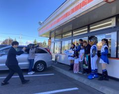 ハム元戦士やファイターズガールらがセコマ訪問、ファンと交流 足寄 3