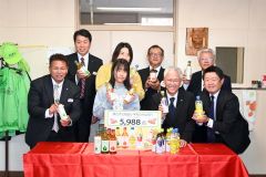 キリンとフクハラ、道東31校にベルマーク寄贈 18万枚超「学校の力になれば」